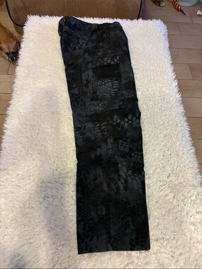 Men's Black Patterned Cargo Pants with Utility Pockets . Tactical grade.